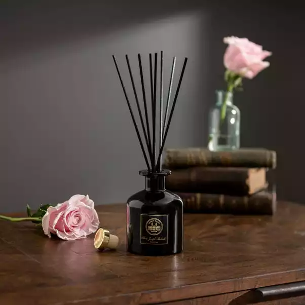 Natural History Museum Wild Rose Diffuser 200ml 2 Natural History Museum Wild Rose Diffuser 200ml - Image 2