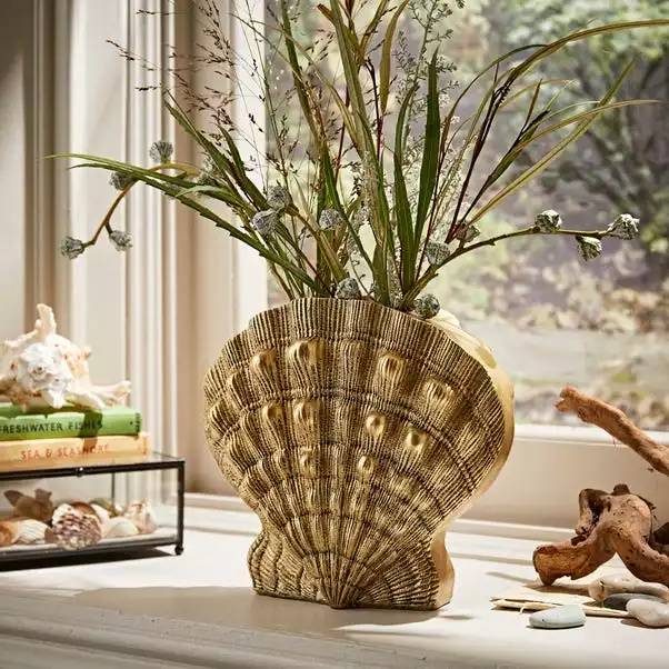 Natural History Museum Resin Shell Vase 1 Natural History Museum Resin Shell Vase