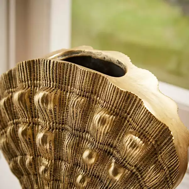 Natural History Museum Resin Shell Vase 4 Natural History Museum Resin Shell Vase - Image 4